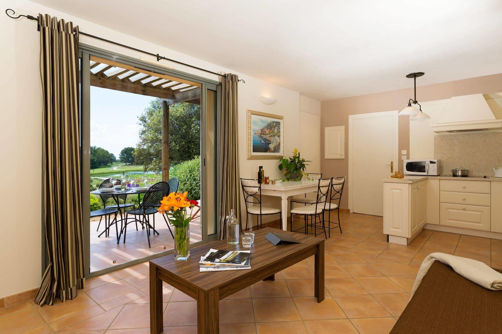 Madame Vacances Domaine Du Provence Country Club Service Premium Saumane-de-Vaucluse 외부 사진