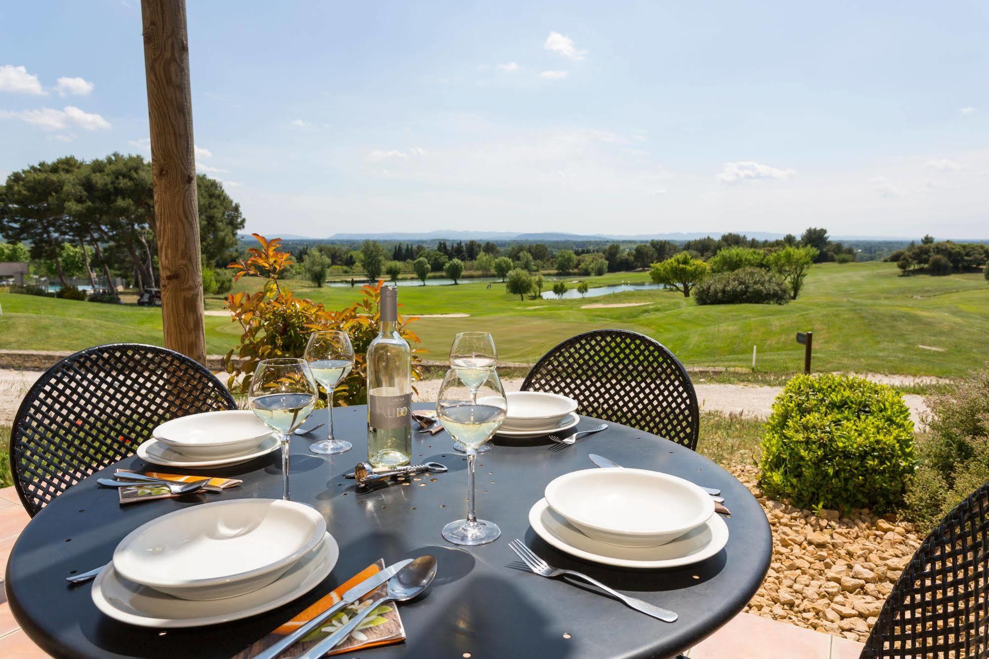 Madame Vacances Domaine Du Provence Country Club Service Premium Saumane-de-Vaucluse 외부 사진